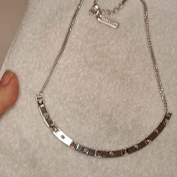 Vince Camuto Signed Silver Tone Curved Bar Necklace - Picture 1 of 4